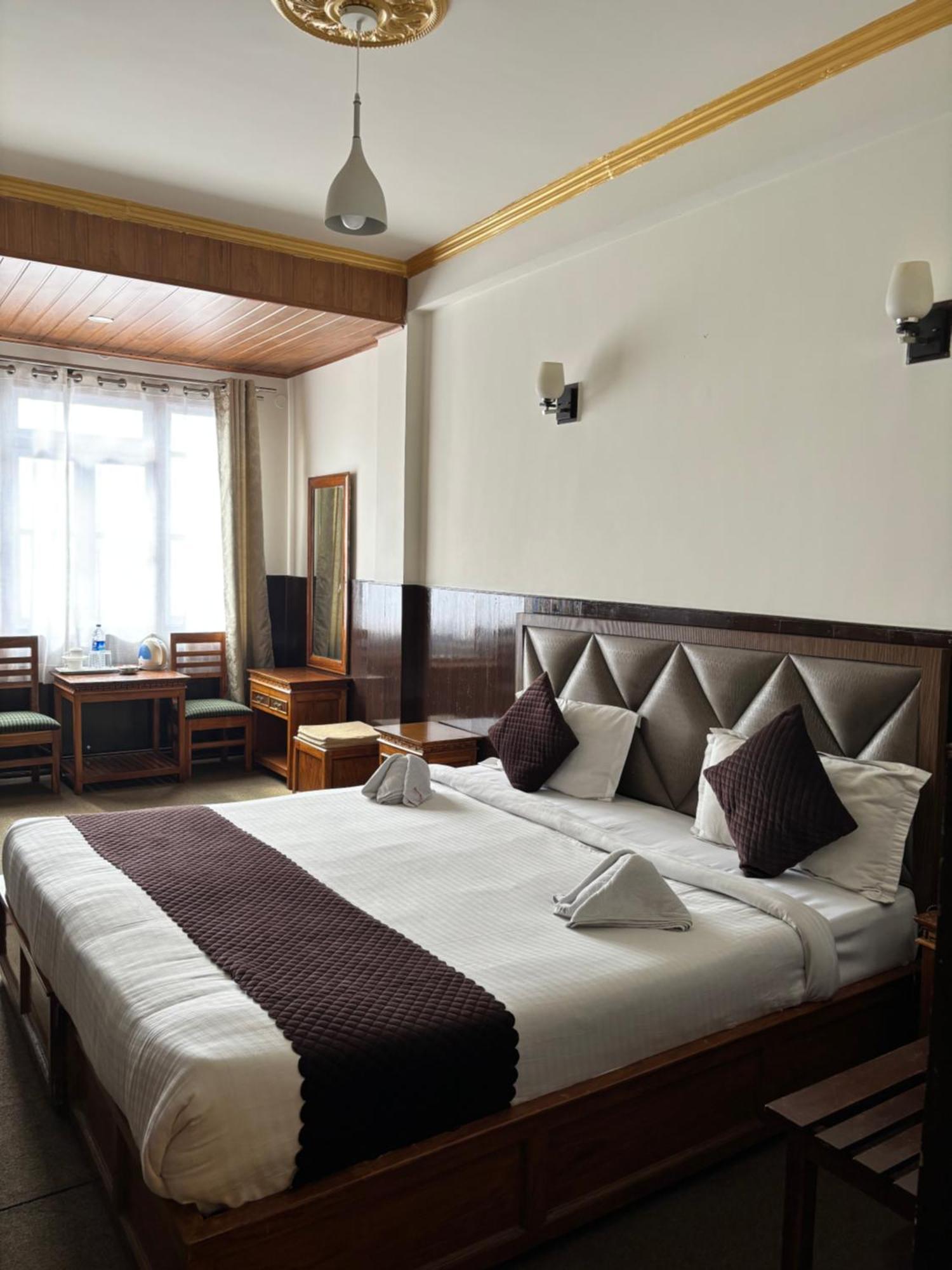 Hotel Kasturi Palace & Restaurant Darjeeling Дарджилинг Экстерьер фото