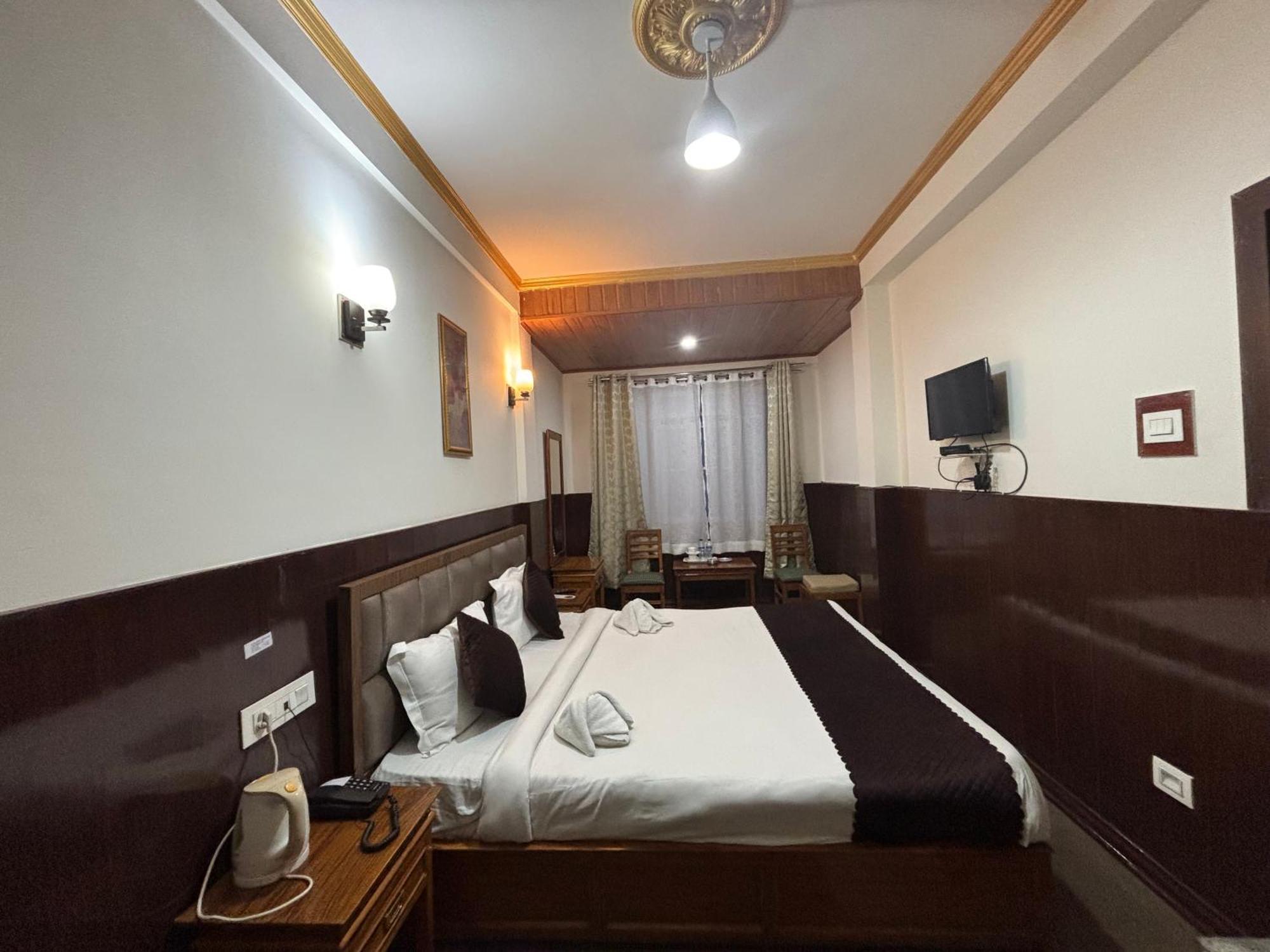 Hotel Kasturi Palace & Restaurant Darjeeling Дарджилинг Экстерьер фото