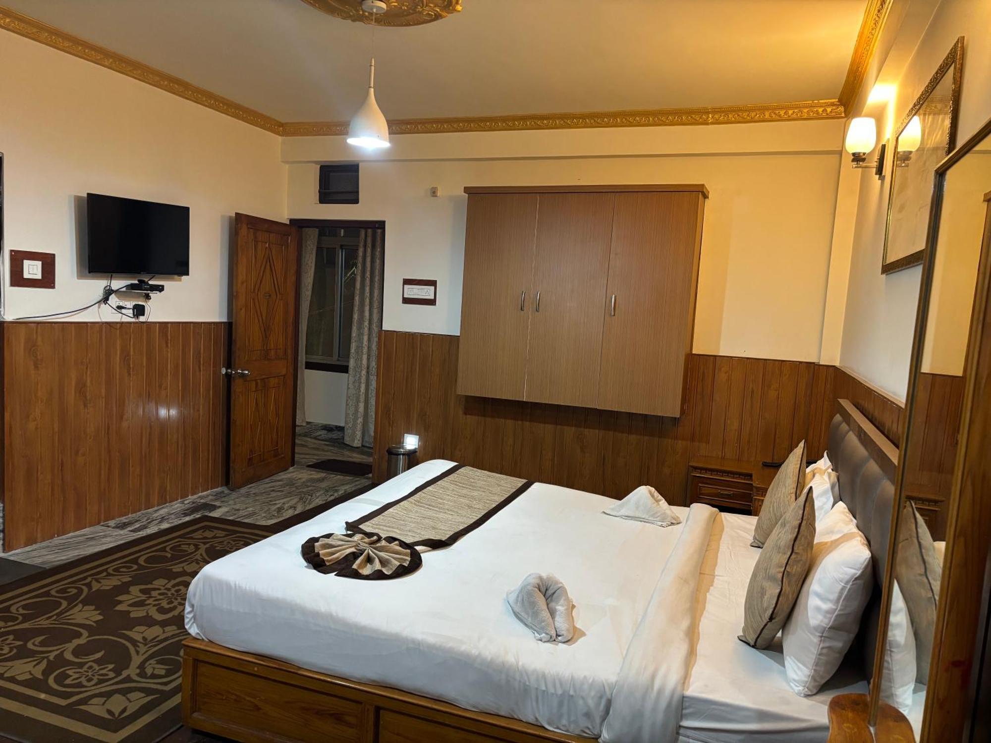 Hotel Kasturi Palace & Restaurant Darjeeling Дарджилинг Экстерьер фото