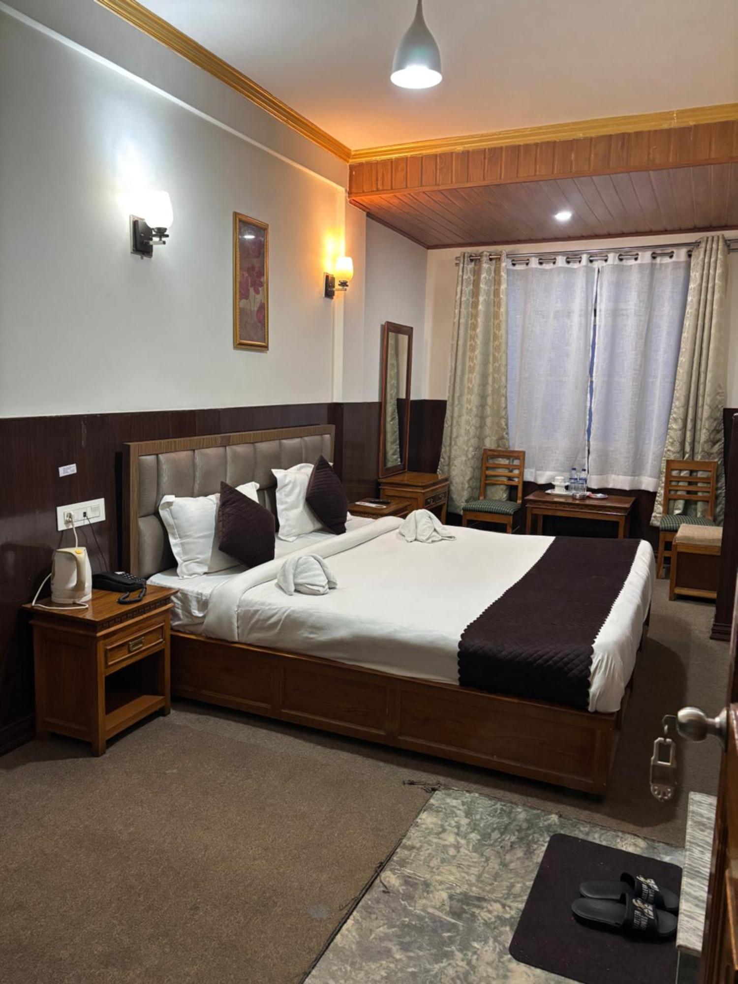 Hotel Kasturi Palace & Restaurant Darjeeling Дарджилинг Экстерьер фото