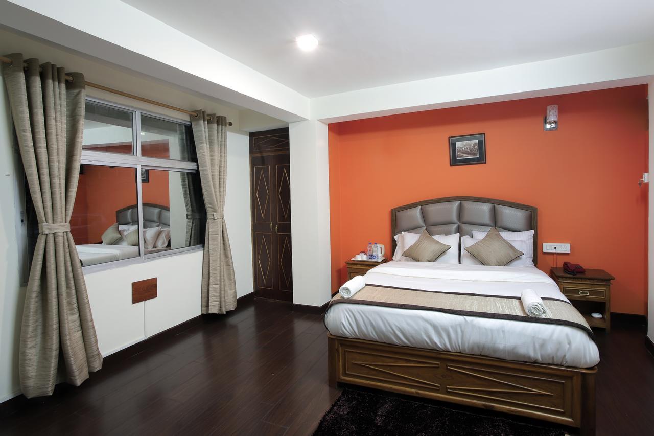 Hotel Kasturi Palace & Restaurant Darjeeling Дарджилинг Экстерьер фото